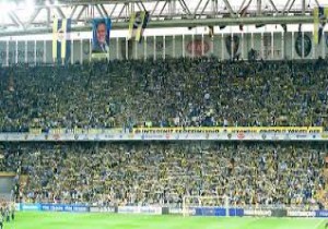Fenerbahçe tribünlerinden tepki